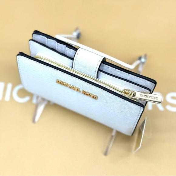 Michael Kors Medium Bifold Zip Chain Wallet Optic White - Picture 7 of 9